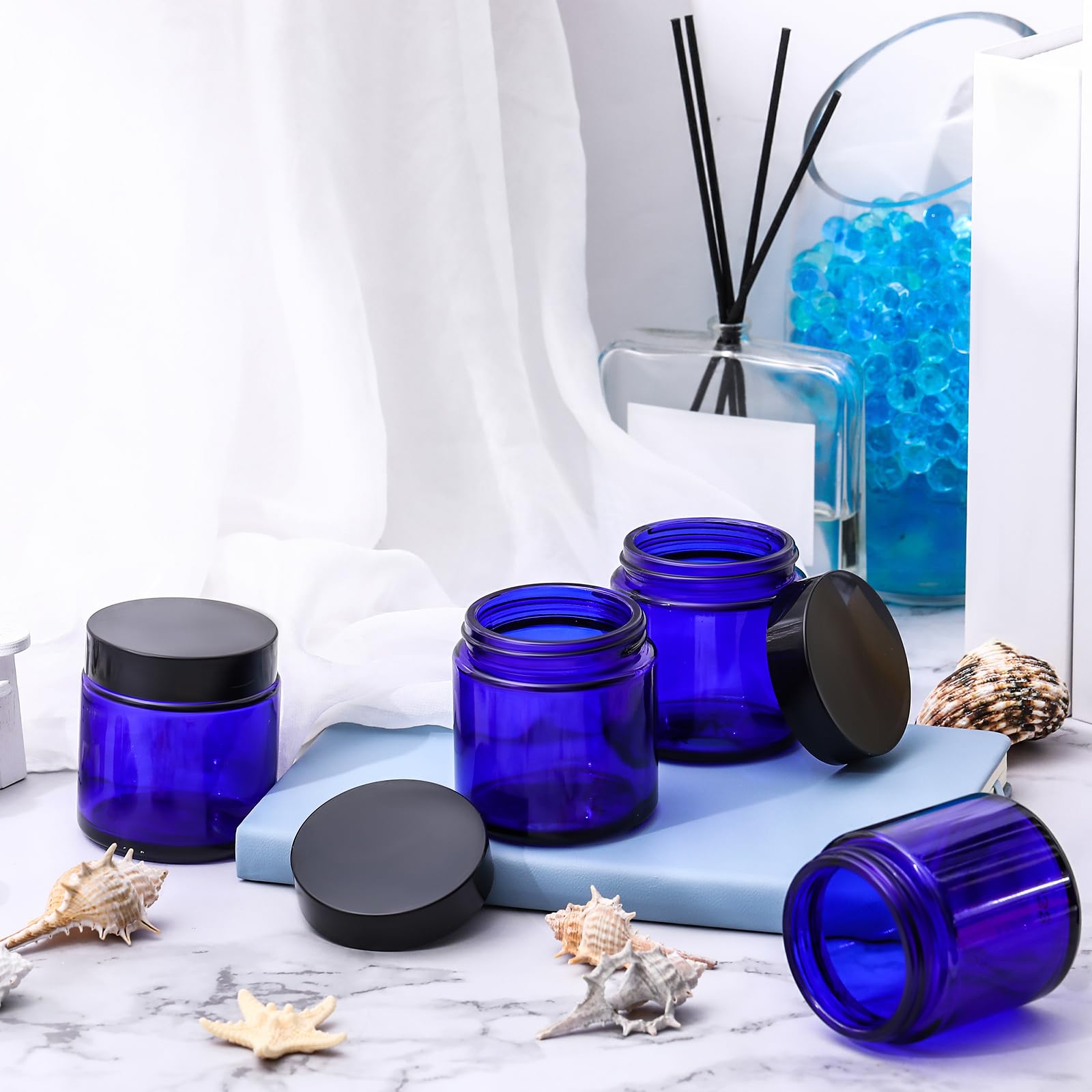Norme bocaux en verre 4 oz utilisés pour cosmétiques, épices et crèmes.