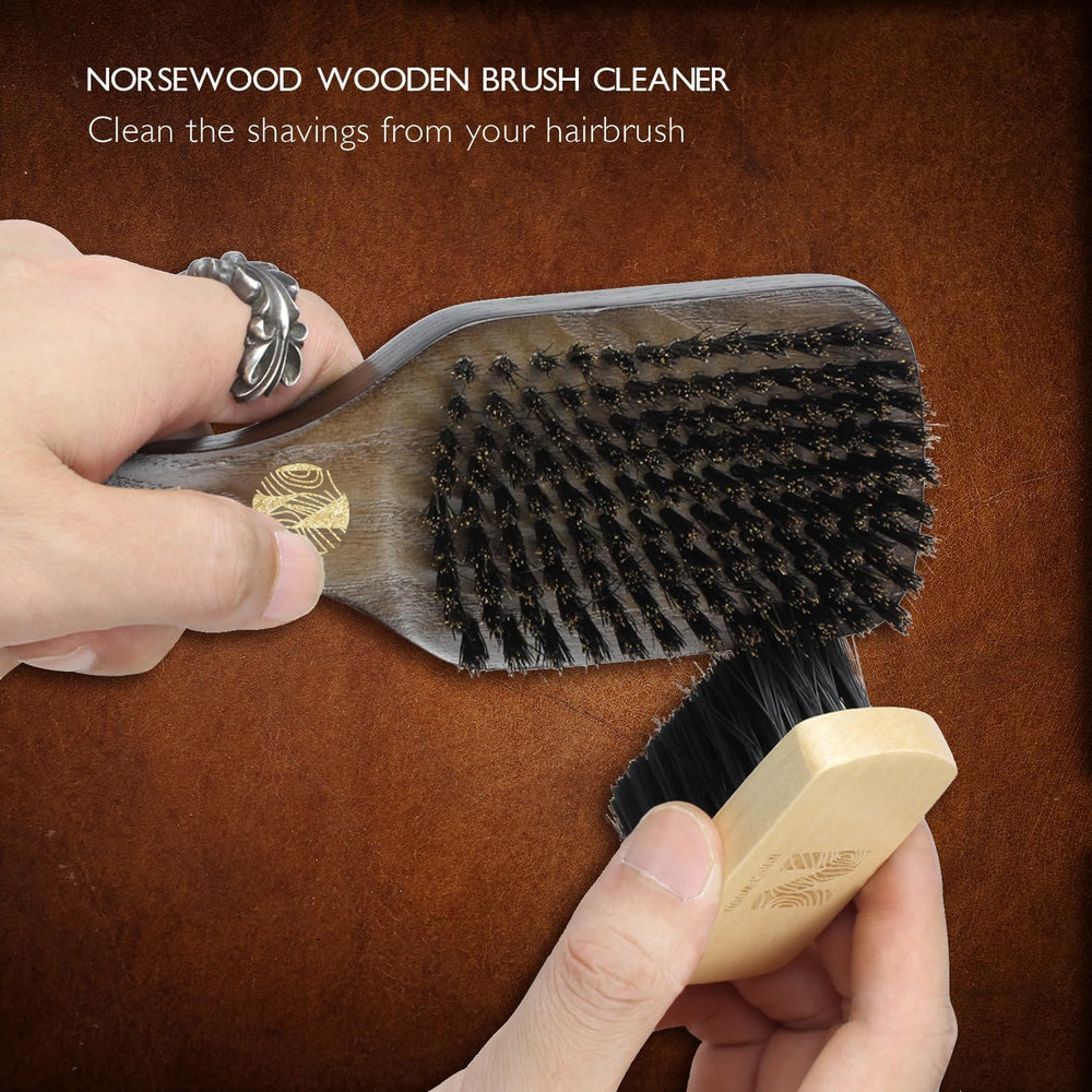 Kit nettoyage inclus avec la brosse Norsewood, entretien simplifié.