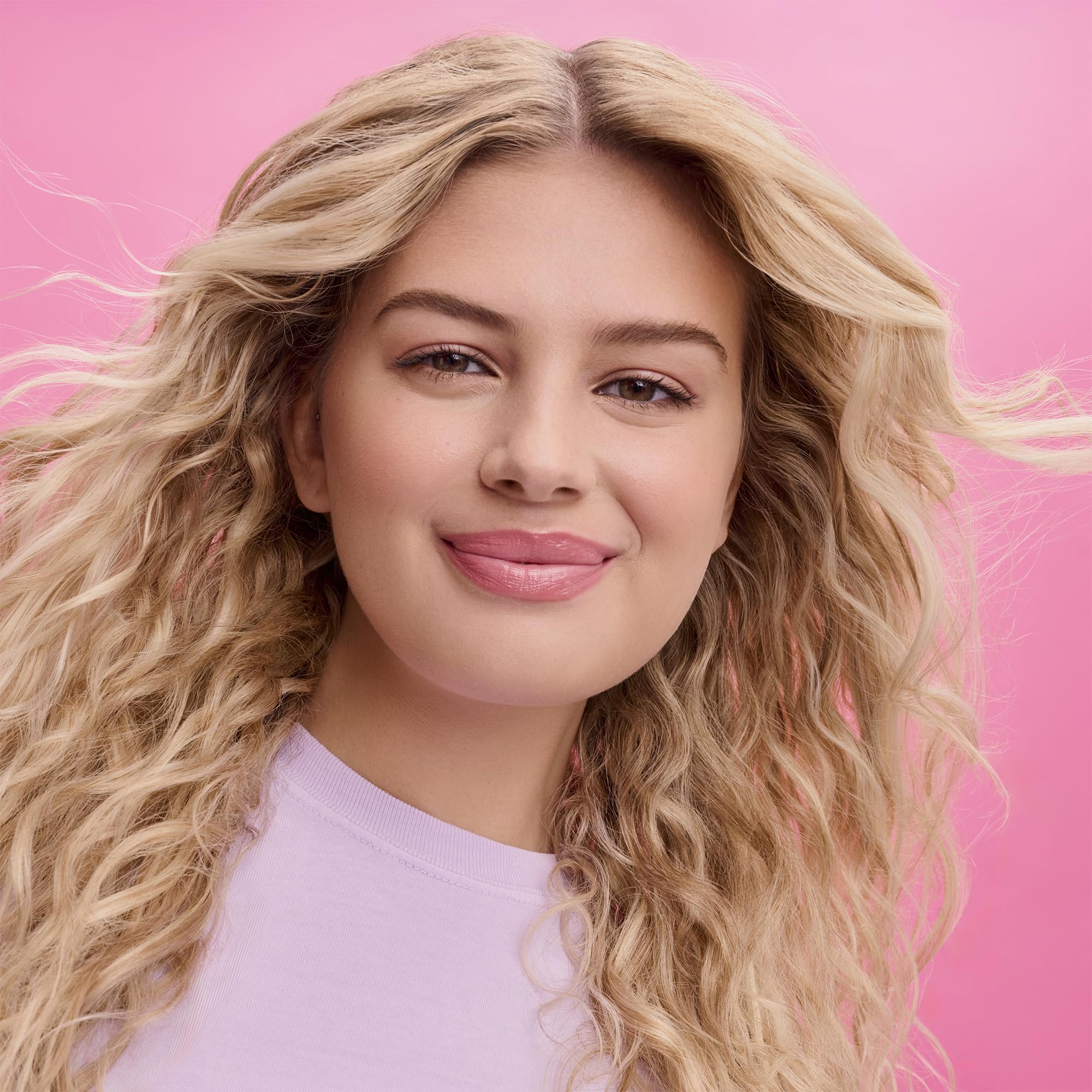 Not Your Mother's Beach Babe Sea Salt Spray cheveux couleur et texture naturelle.