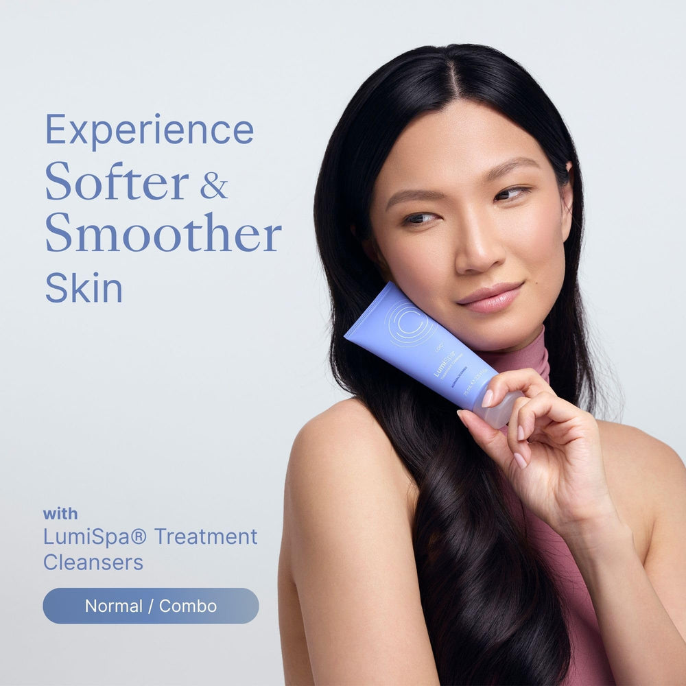 Texture crème légère du nettoyant LumiSpa pour peau normale/mixtes.