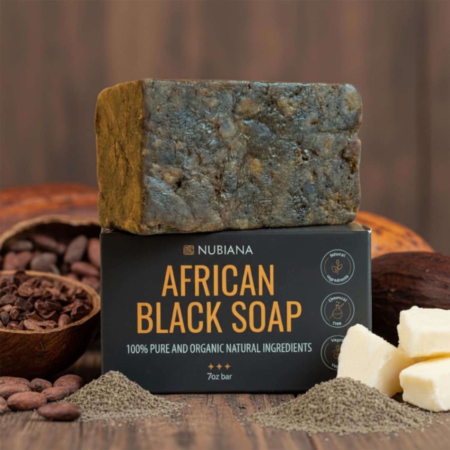 Nubiana Savon noir africain brut, texture naturelle et couleur authentique pour un nettoyage en profondeur.