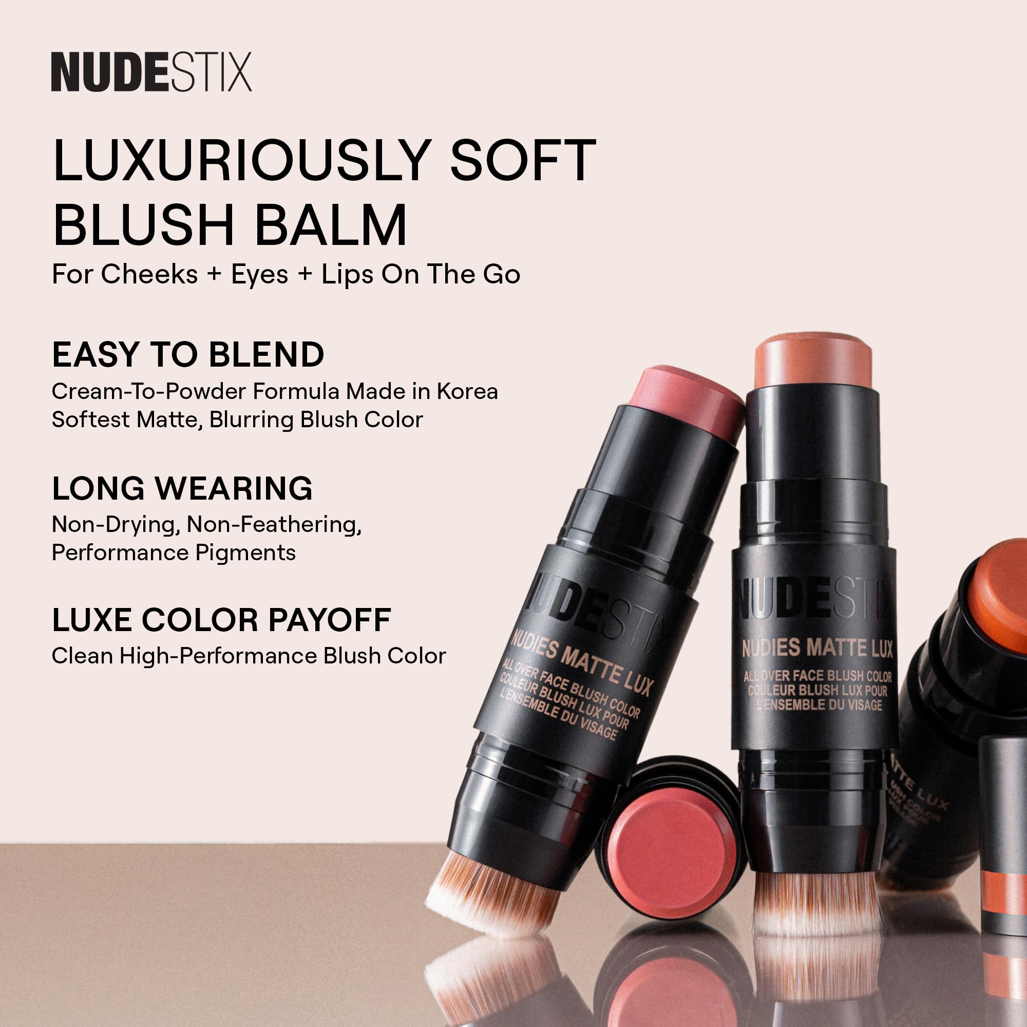 Nudestix Nudies Matte Lux finition crème-poudre, toucher soyeux et velouté.