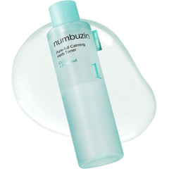 Numbuzin No.1 Toner dans une bouteille pompe, texture légère et apaisante.