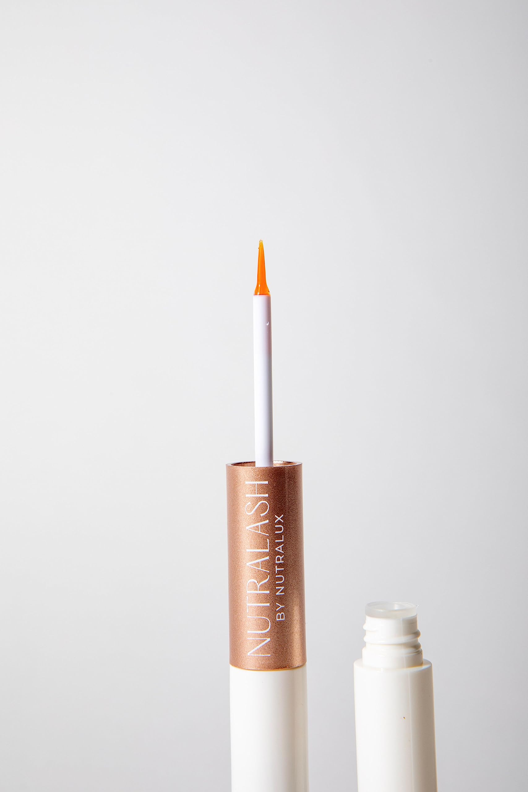 Sérum Nutralux soutient une beauté naturelle des cils.