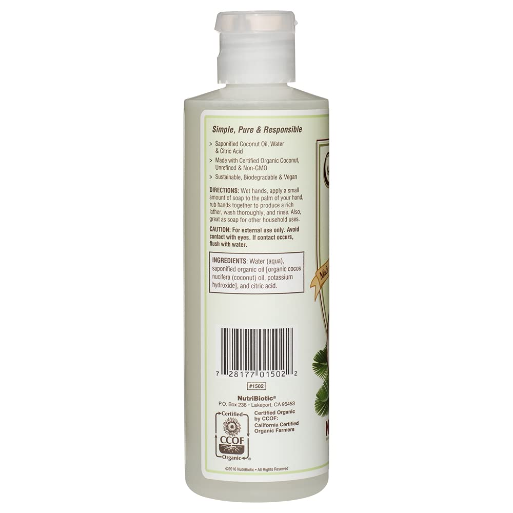 Mousse riche du savon NutriBiotic coco pur, douceur sans parfum.