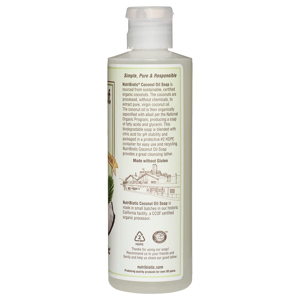 Utilisation quotidienne du savon NutriBiotic coco pur pour mains propres.