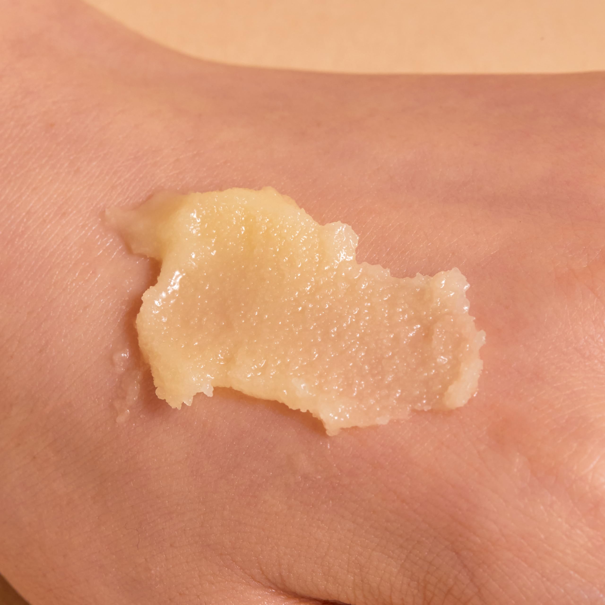 Nutseline Super Nut Balm close-up with vitamin E and shea butter for hydration.