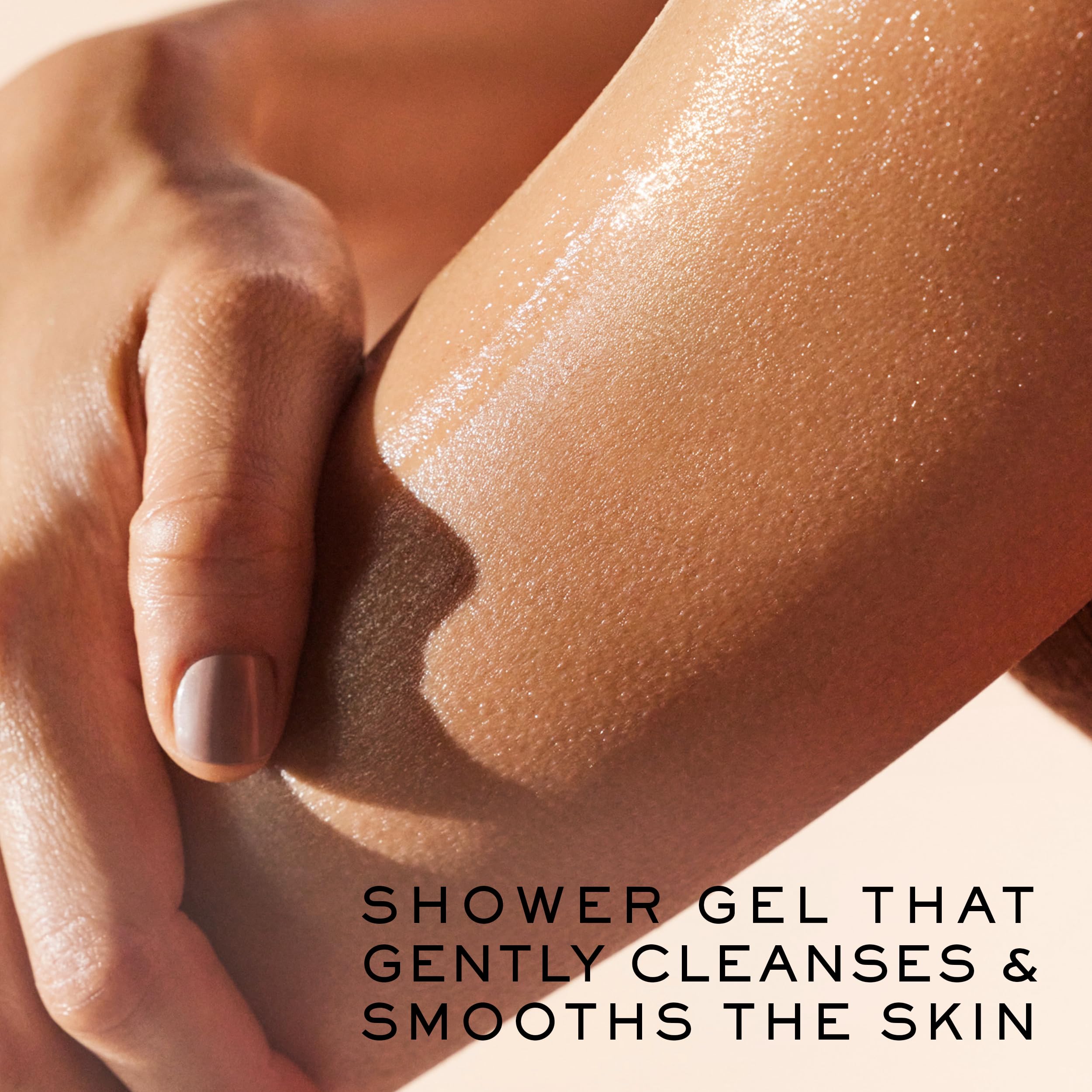 Texture perlée du gel Prodigieux, lavage délicat qui laisse la peau satinée.
