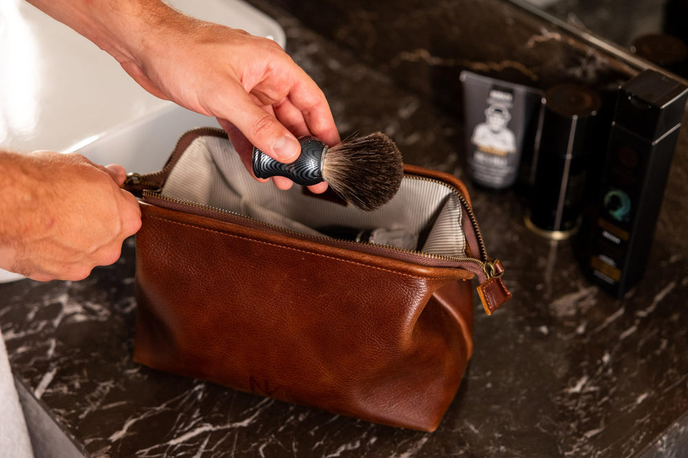 NV Holders cadeau luxe trousse de toilette en cuir, idée cadeau raffinée.