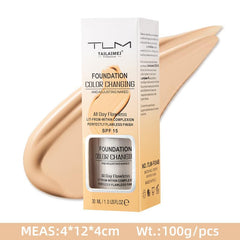 nvyue TLM foundation: application facile sur peau nue pour une couvrance légère et naturelle.