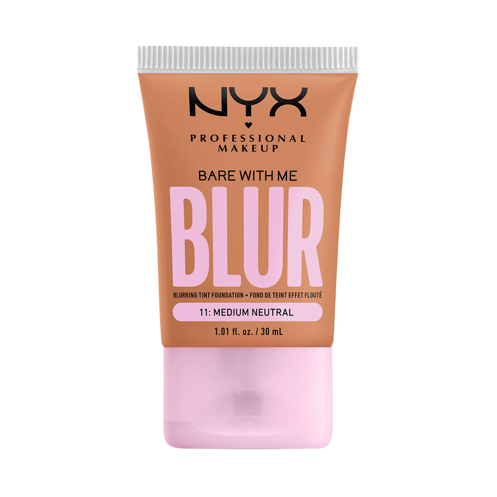 NYX Bare With Me Blur Tint Foundation montre sa texture floue sur peau satinée.