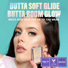 NYX Buttermelt Highlighter offre une surcouche multichrome pour un effet scintillant.