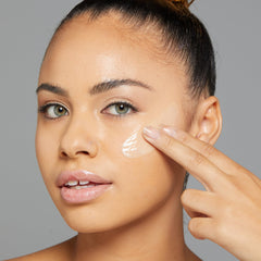 Effet velours prolonge la tenue du maquillage sans lourdeur