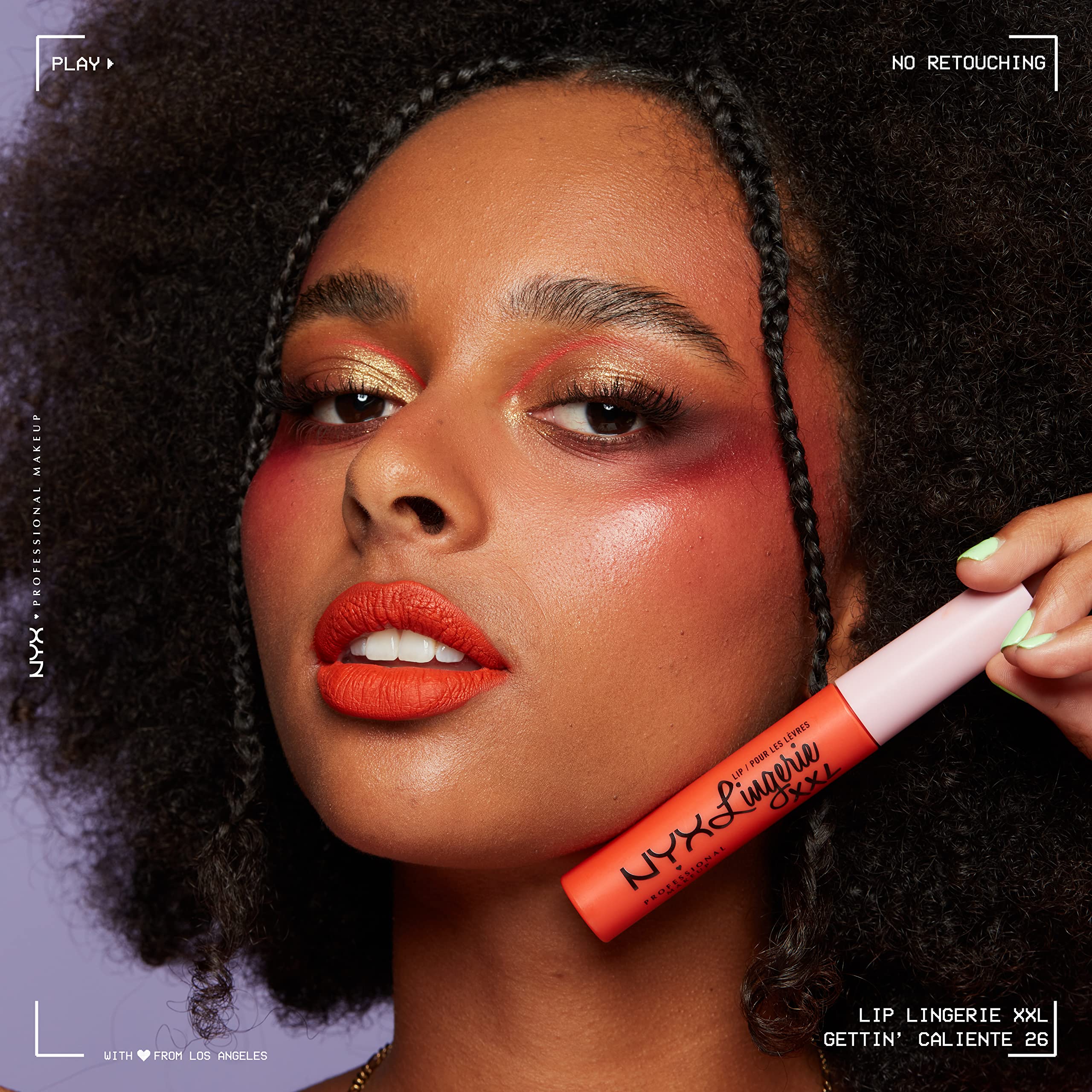 NYX Lip Lingerie XXL Matte, texture crémeuse pour une application douce.