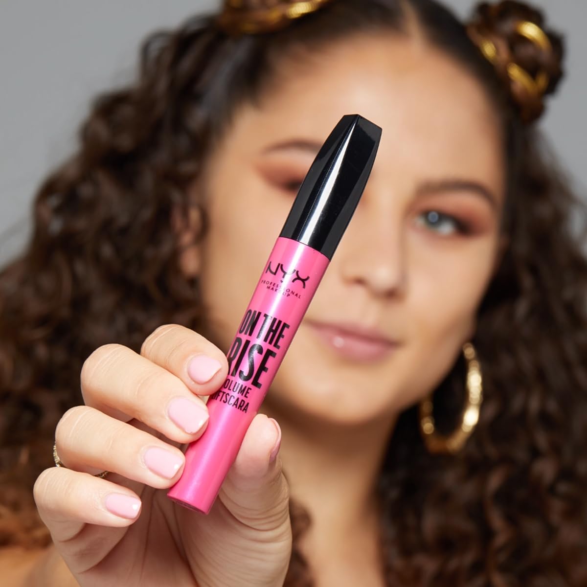 NYX On The Rise Volume Liftscara – emballage compact et pratique pour le sac.