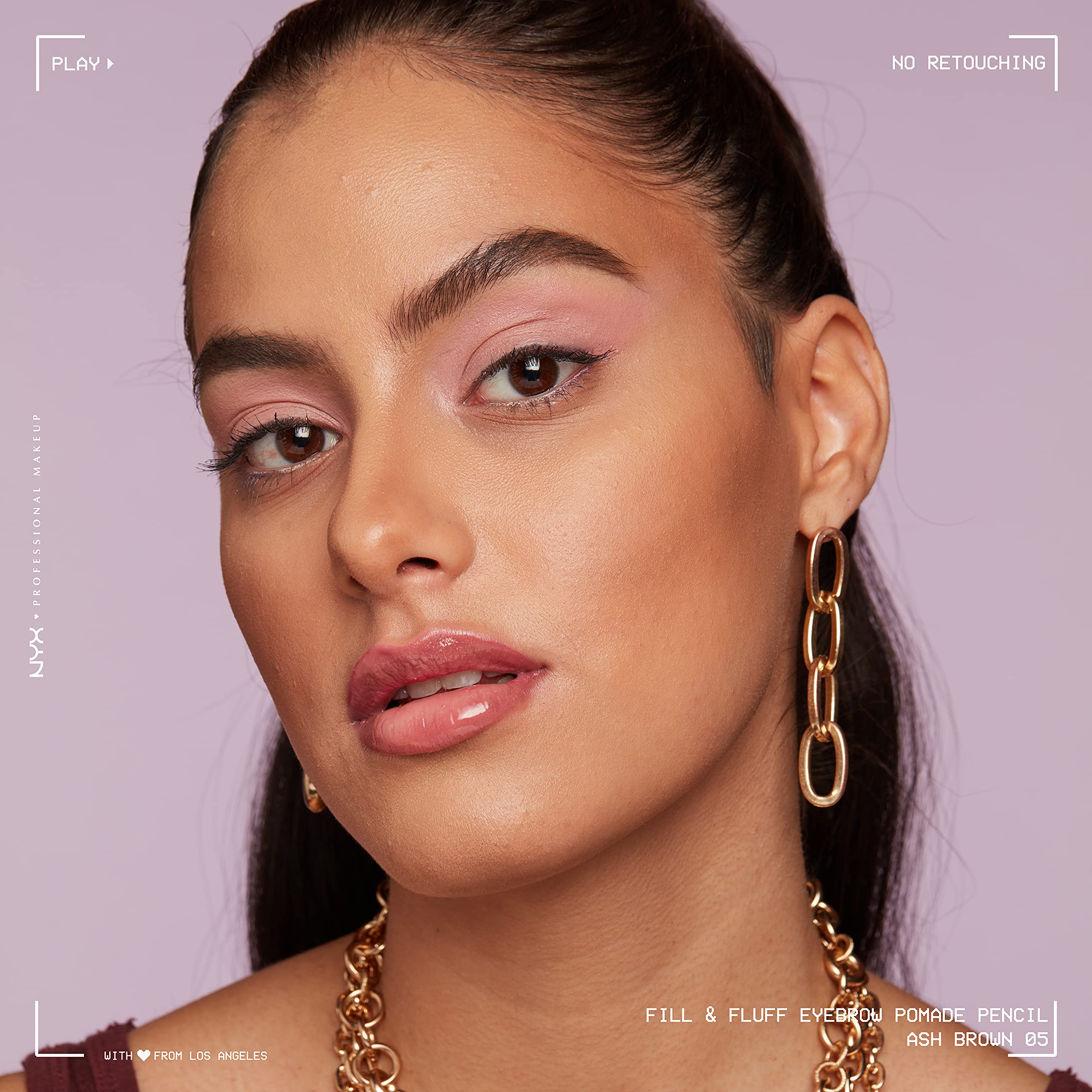 Fill & Fluff: texture cireuse qui glisse et adhère facilement.