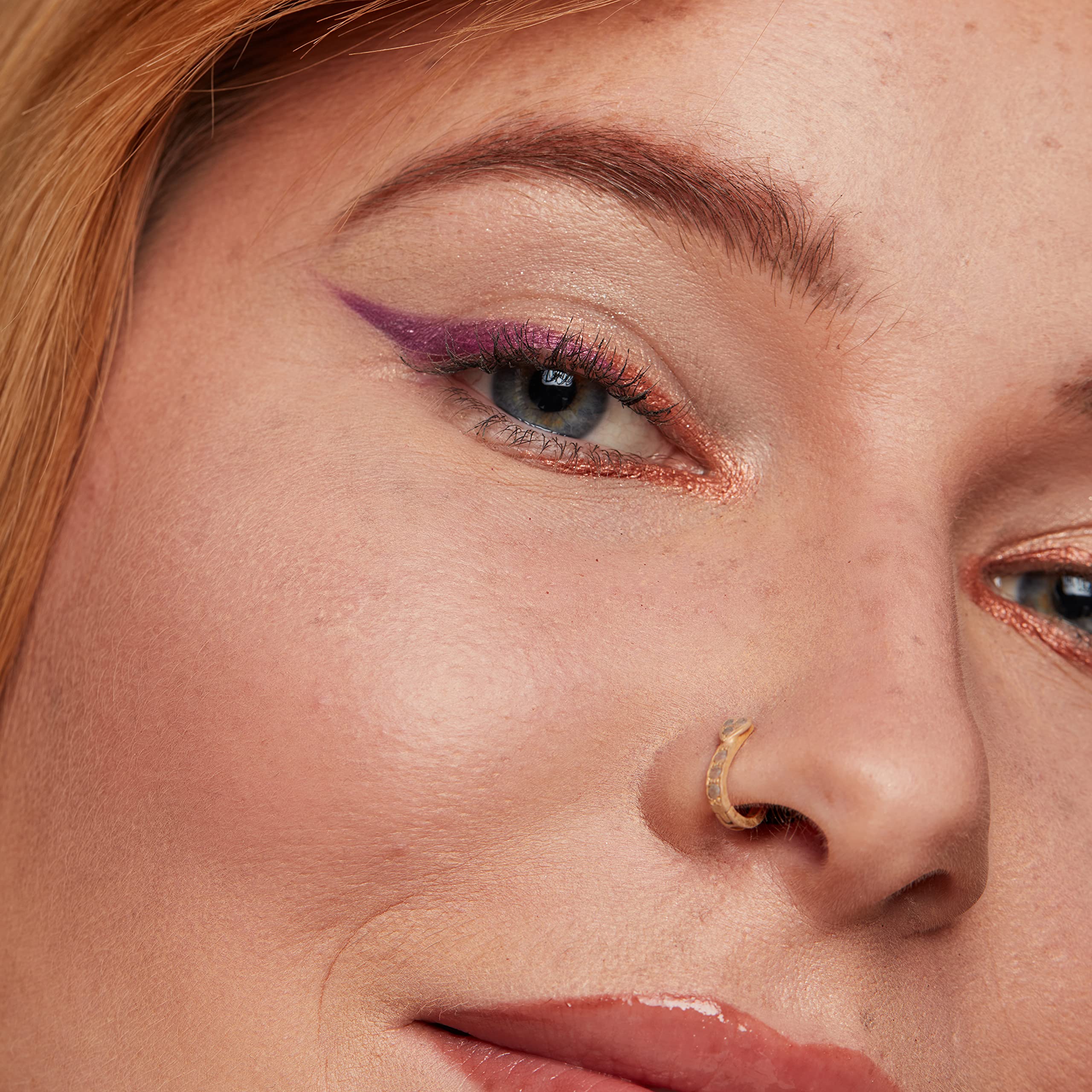NYX Fill & Fluff illustrant la texture cireuse et le contrôle.