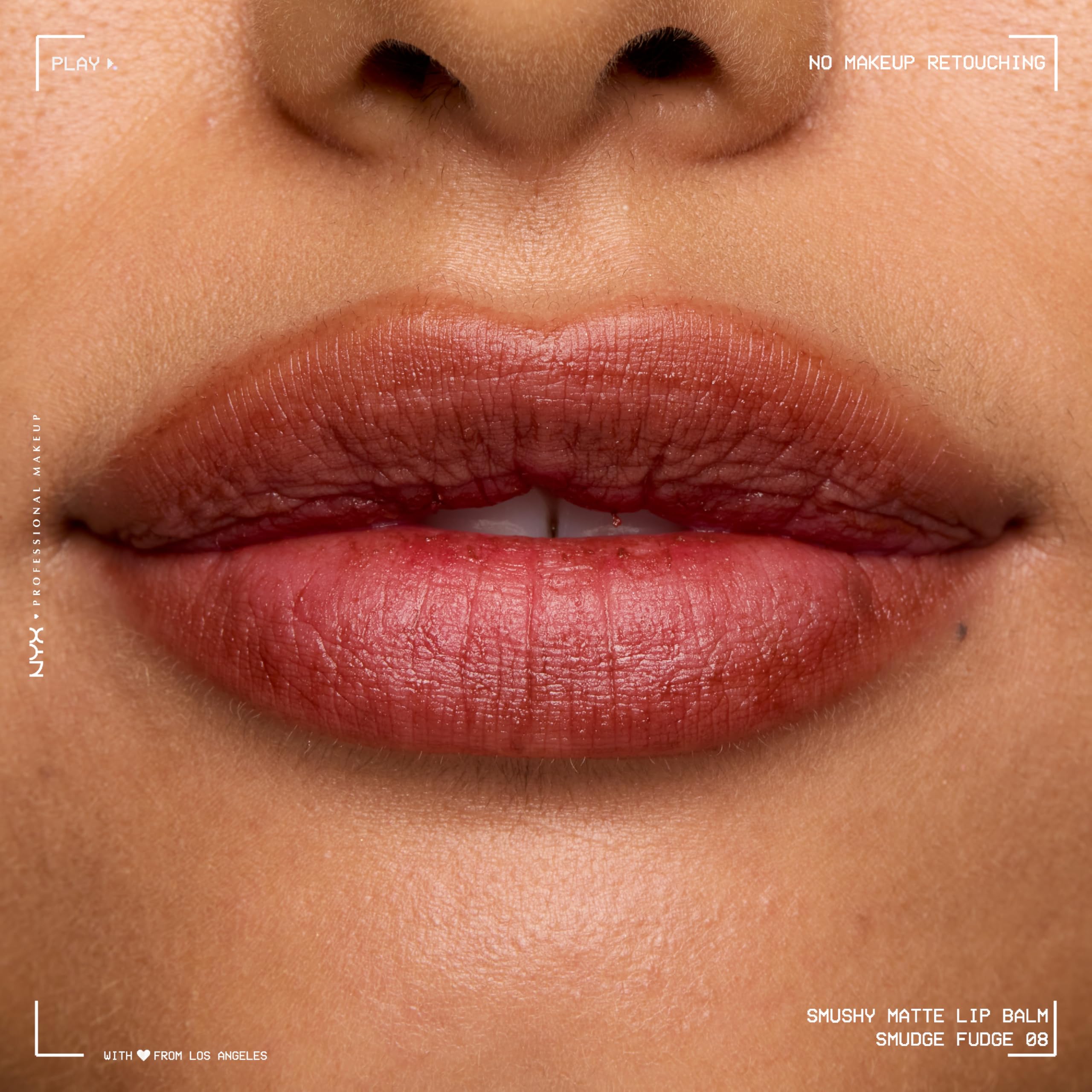 Smushy Matte Lip Balm offre une texture soyeuse et légère pour un confort durable.