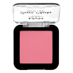 Application en drapage des pommettes avec NYX Sweet Cheeks Matte Blush.