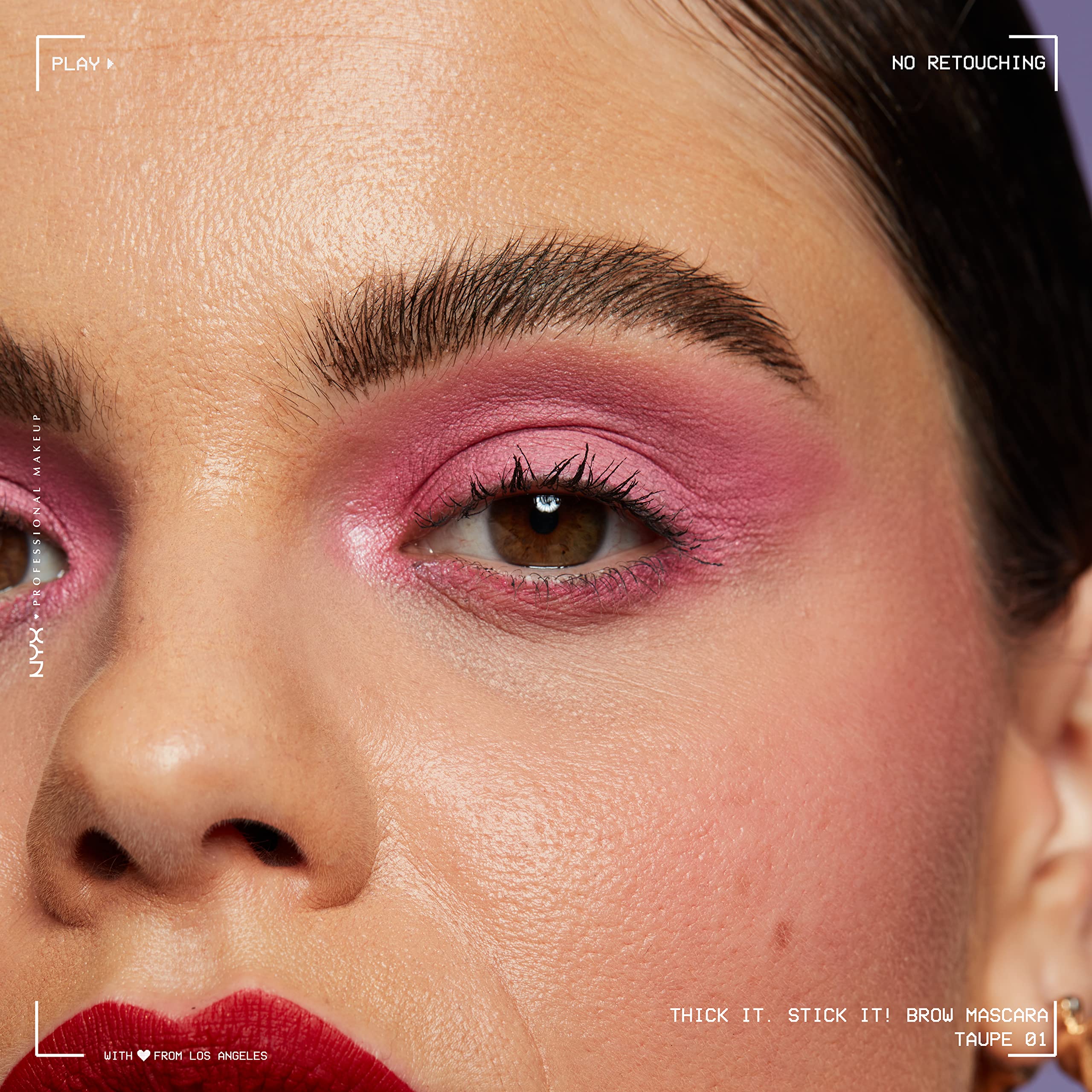 NYX Thick It Stick It, finition résistante au transfert sur sourcils taupe.