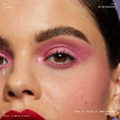 NYX Thick It Stick It, finition résistante au transfert sur sourcils taupe.