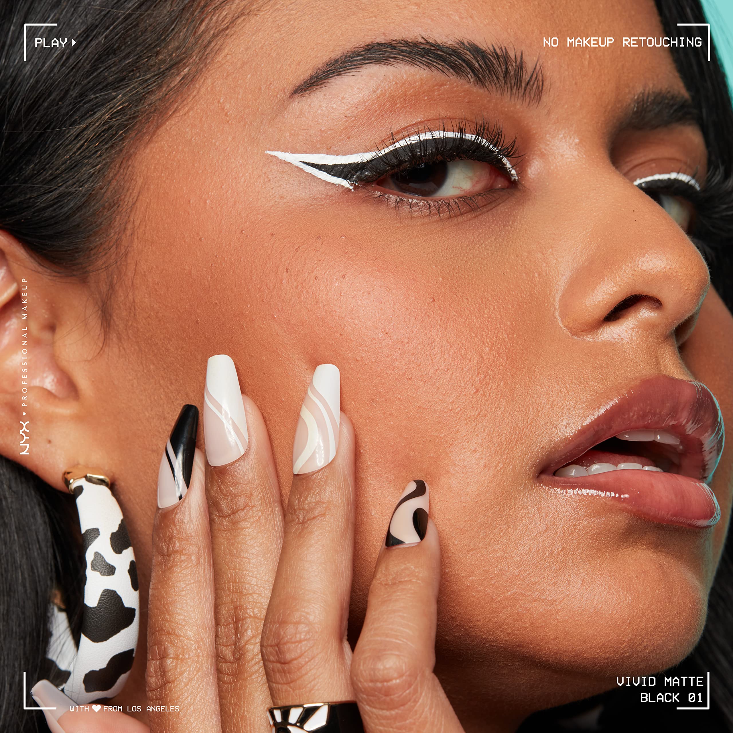 NYX PROFESSIONAL MAKEUP Vivid Matte Liquid Liner regard trait ailes noir, ligne nette et dessin graphique.
