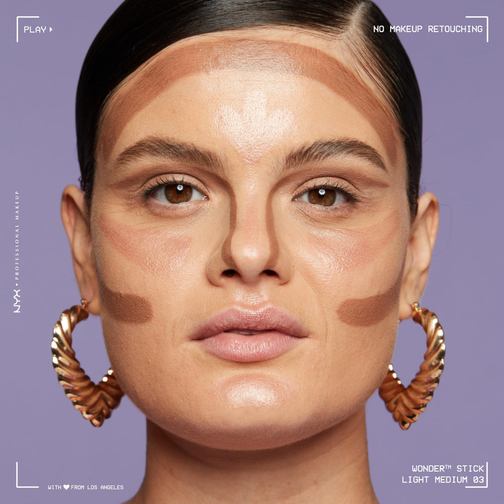 Application précise grâce au duo contour et lumière du Wonder Stick.