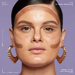 Application précise grâce au duo contour et lumière du Wonder Stick.