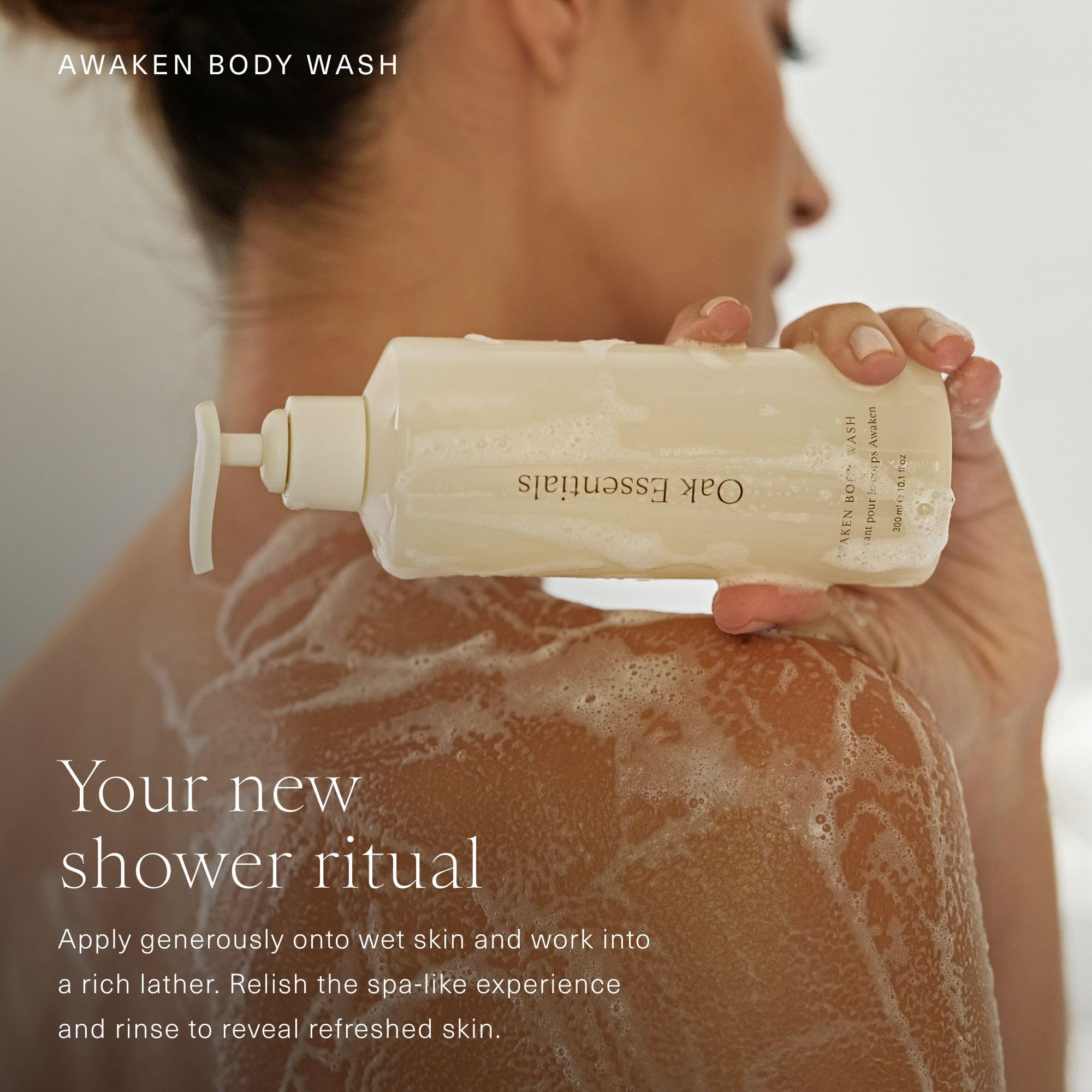 Oak Essentials Awaken Body Wash – mousse riche, nettoie sans dessécher et laisse la peau souple.