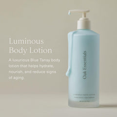 Oak Essentials Luminous Body Lotion - texture crème appliquée sur peau, douceur satinée.