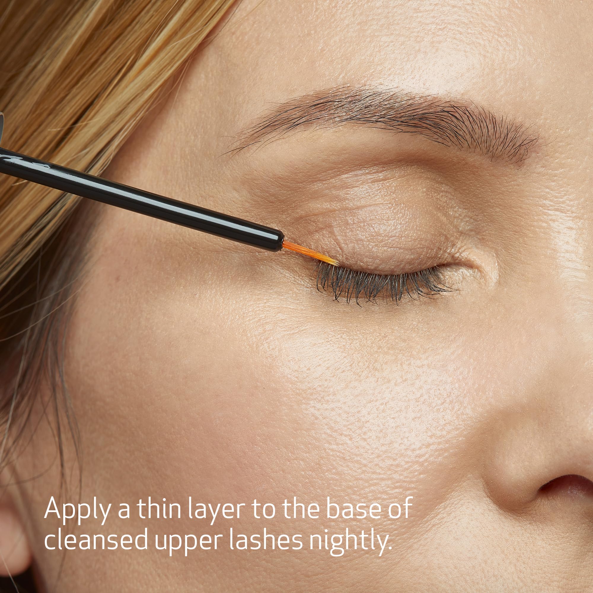 Obagi Nu-Cil : texture légère qui glisse facilement sur les cils.