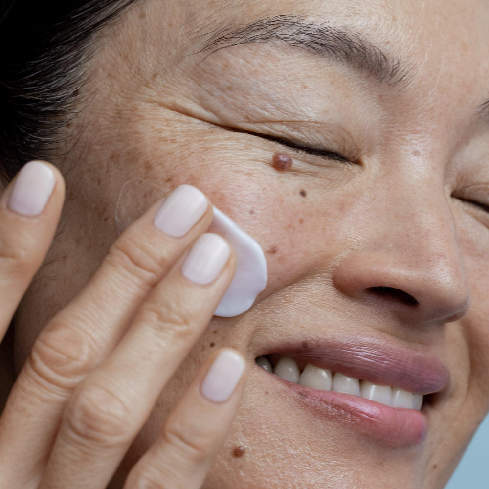Peau plus lumineuse après l'utilisation du sérum Obagi.