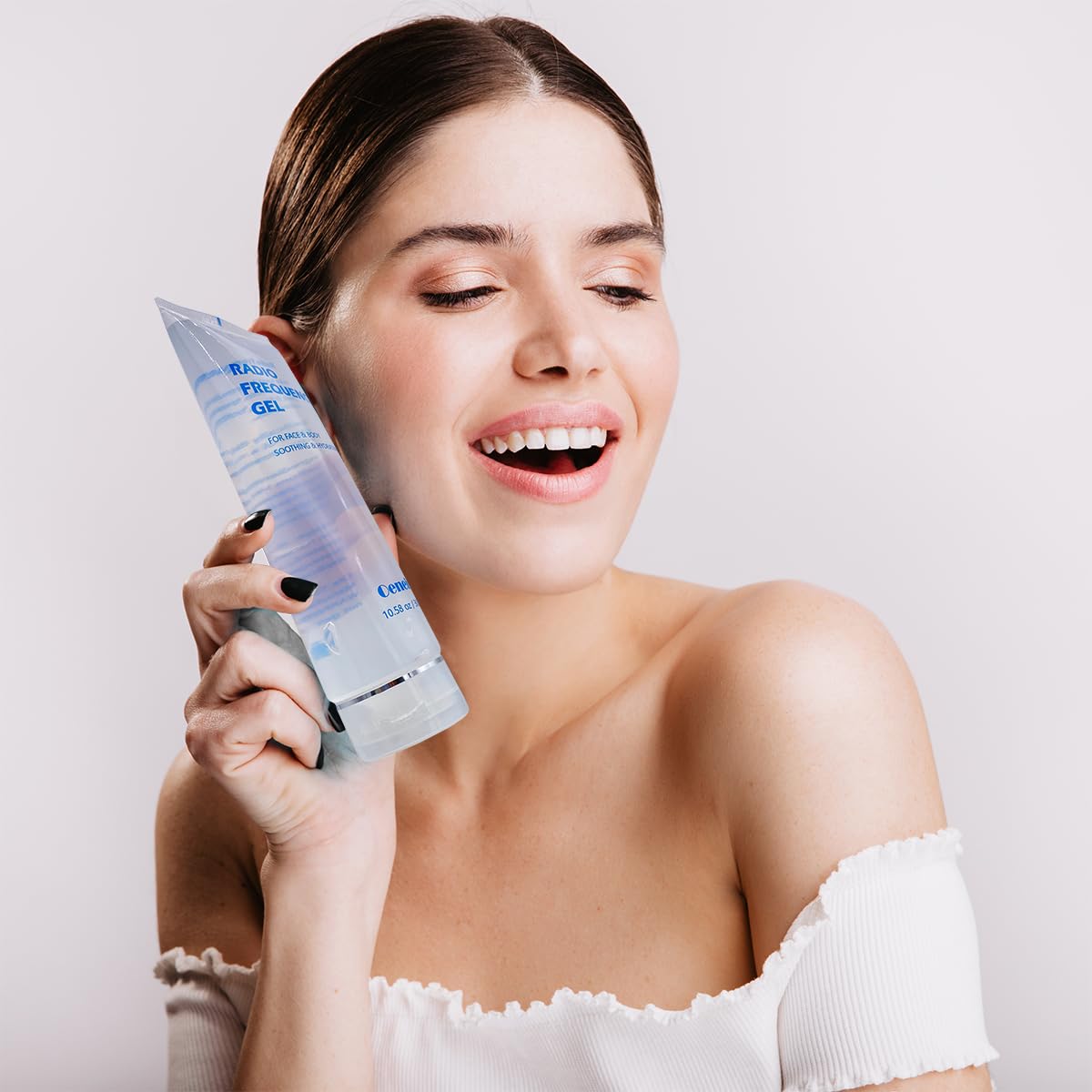 Gel utilisé avec appareil RF Oeneis, observation claire grâce à base aqueuse.
