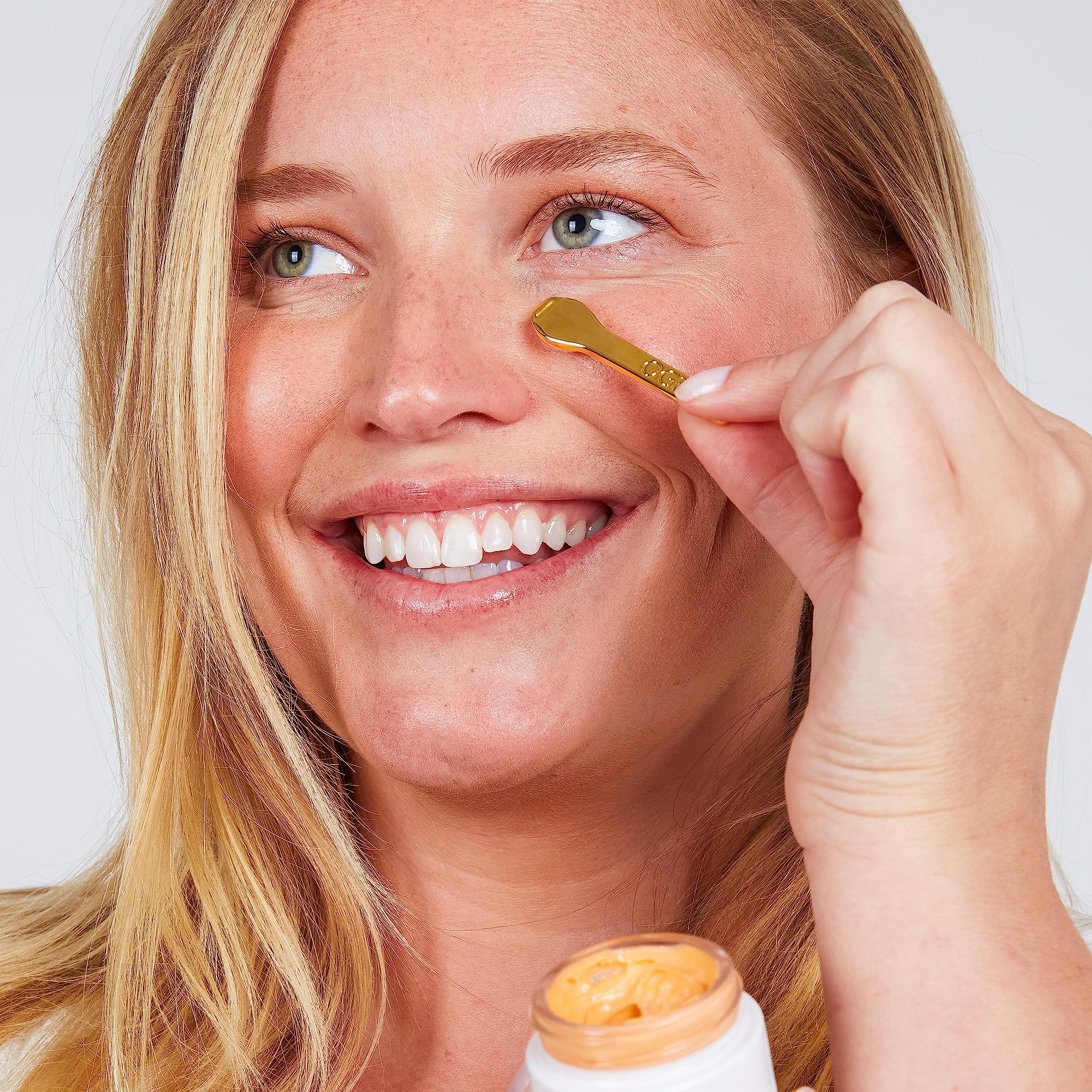 Baume pour les yeux Ogee: hydratation profonde grâce à l’aloe et l’acide hyaluronique.