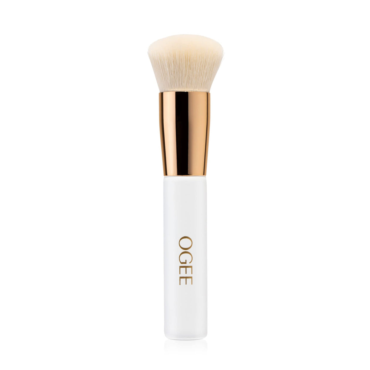 Pinceau Ogee Blender avec poils végan pour une application du fond de teint sans traces.