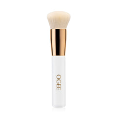 Pinceau Ogee Blender avec poils végan pour une application du fond de teint sans traces.