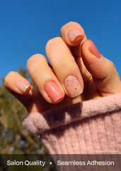Étapes d’application des ongles avec les bandes gel N Rose Diamond.