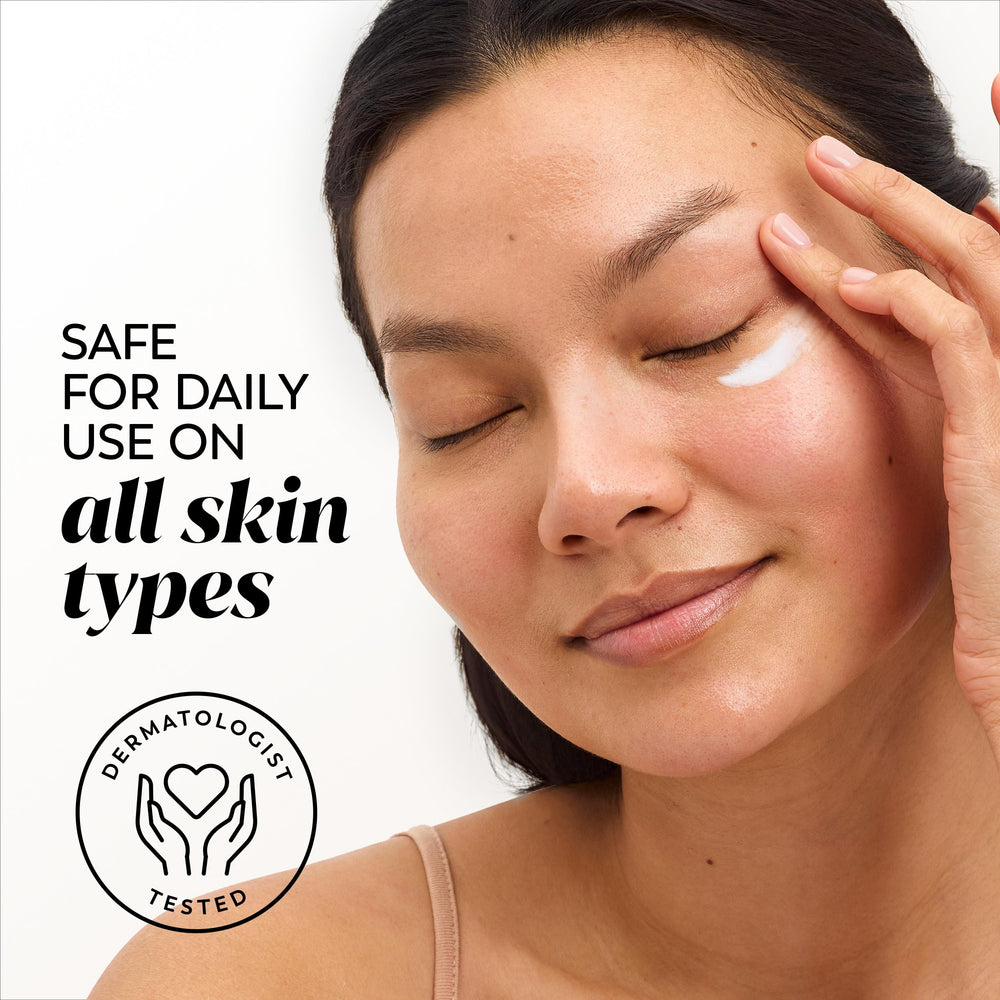 Application nocturne autour des yeux avec soin Olay Regenerist.