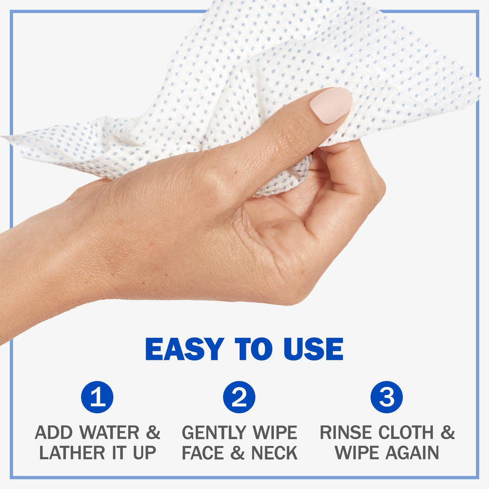 Texture exfoliante micro-douce sur une lingette Olay pour peau claire et purifiée.
