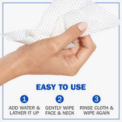Texture exfoliante micro-douce sur une lingette Olay pour peau claire et purifiée.