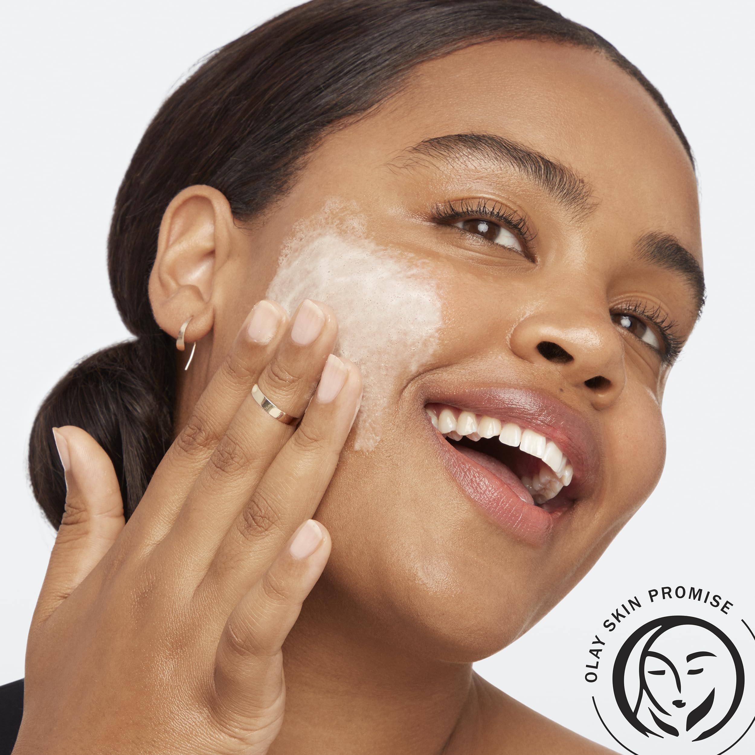 Olay Total Effects Citrus : gommage doux en action lors de l’application