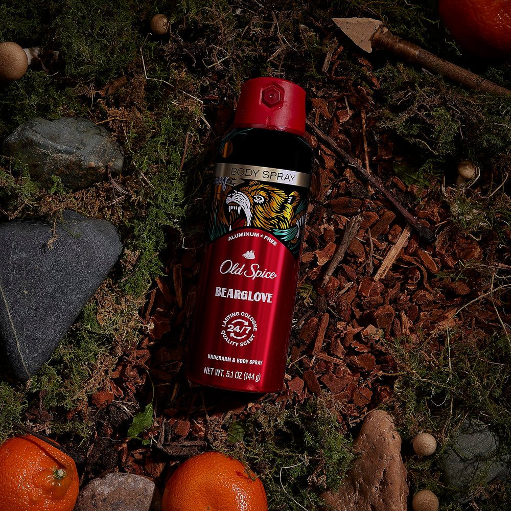 Old Spice Bearglove – brume appliquée pour une sensation rafraîchissante après l'effort.