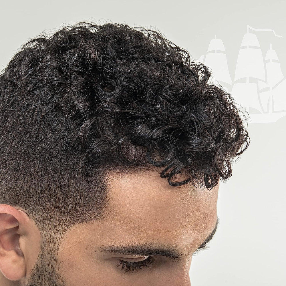 Soin sans rinçage Old Spice: flacon pratique, frisottis réduits et définition légère.