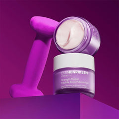 Application matin et soir sur peau propre avec Ole Henriksen Strength Trainer, mouvements ascendantes et externes