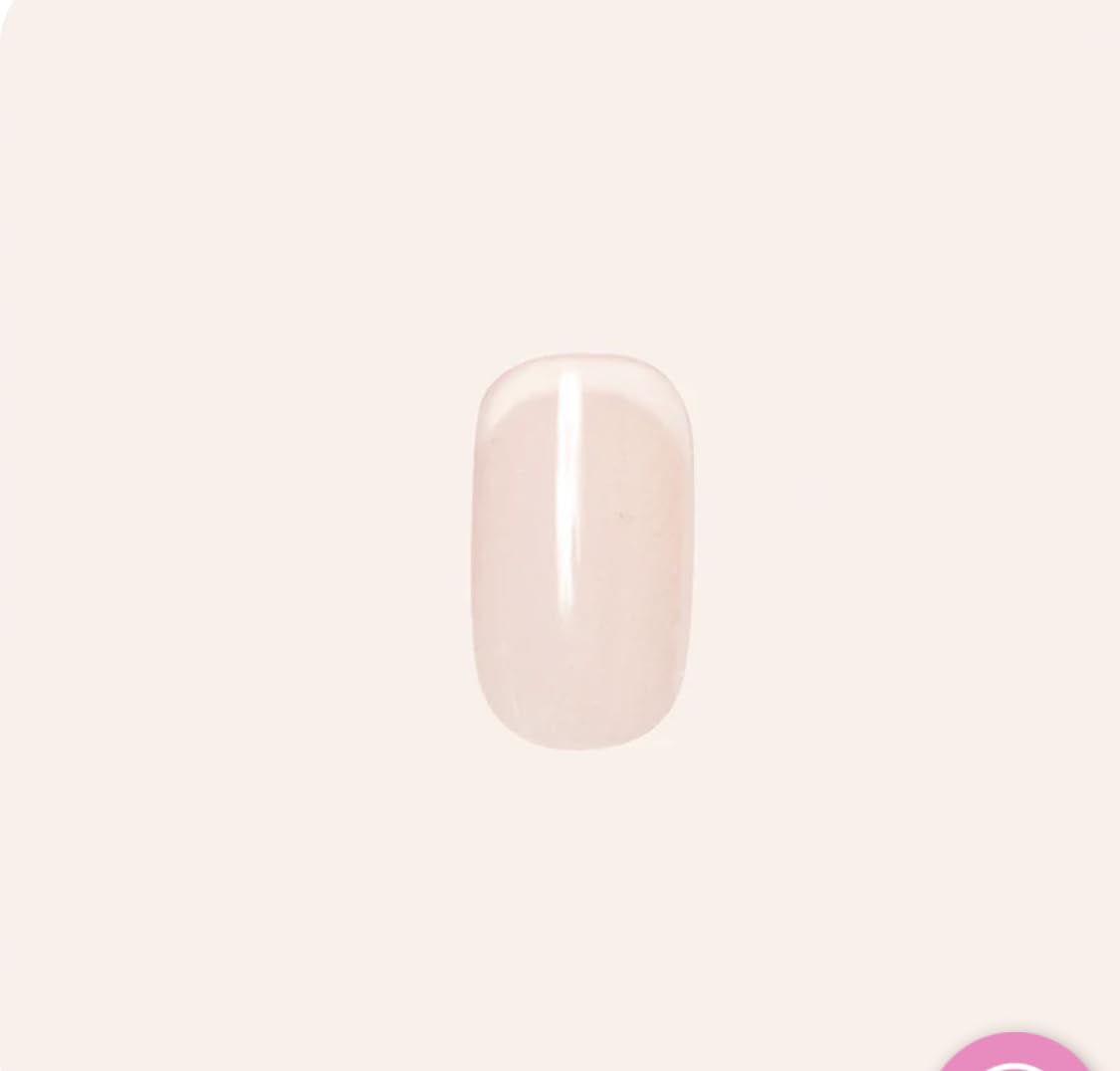 Ongles adhesifs Olive & June squoval peche, parfait pour des occasions variees et faciles a poser.