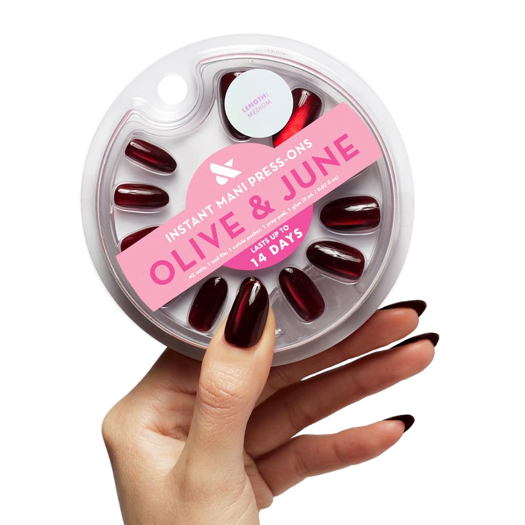 Ongles Olive & June Instant Mani ensemble de 42 ongles pour un ajustement parfait.