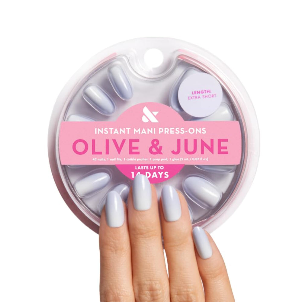 Ongles Olive & June Instant Mani dans l'emballage pour une pose rapide.
