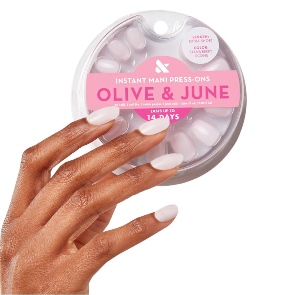 Olive & June Instant Mani – ongles pressés rose fraise pour un rendu naturel et rapide.