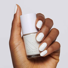 Vernis Olive & June avec brosse large pour une application rapide et uniforme.