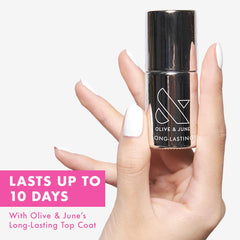 Vernis Olive & June longue durée – pinceau large offrant une couverture rapide et uniforme.